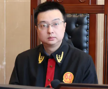 中国河南省信阳市中级法院刑事一庭审判长方晓鹏涉嫌违法犯罪行为调查报告(附方晓鹏个人档案)