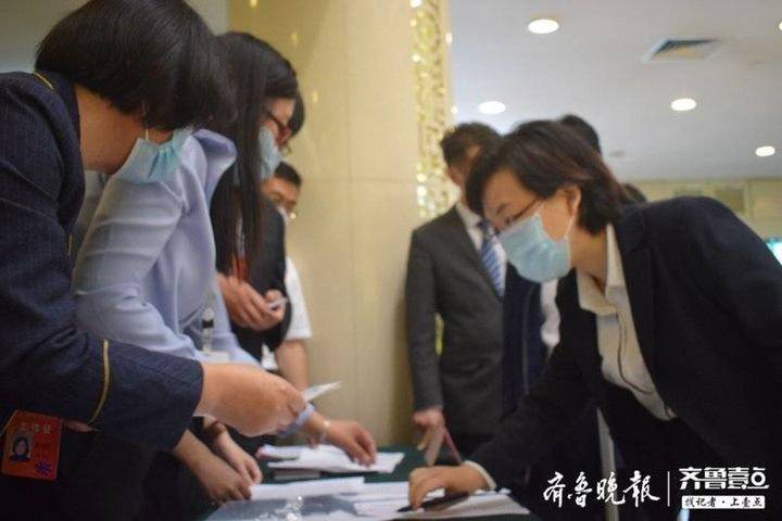 刷臉報到送健康包 濟南市人大代表報到亮點頗多