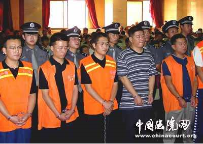 身負11起命案卻死裡逃生，黑老大如何被「圍殲」？