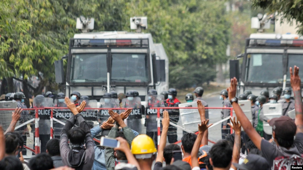 媒體證實：緬甸警方向示威者發射實彈，兩人死亡