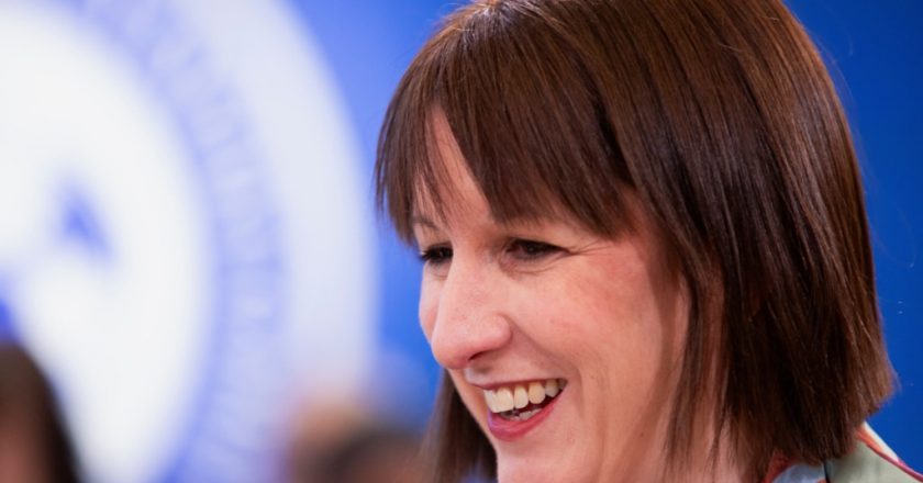 英國財政大臣稱需採取「冷靜務實」方式促進對華貿易