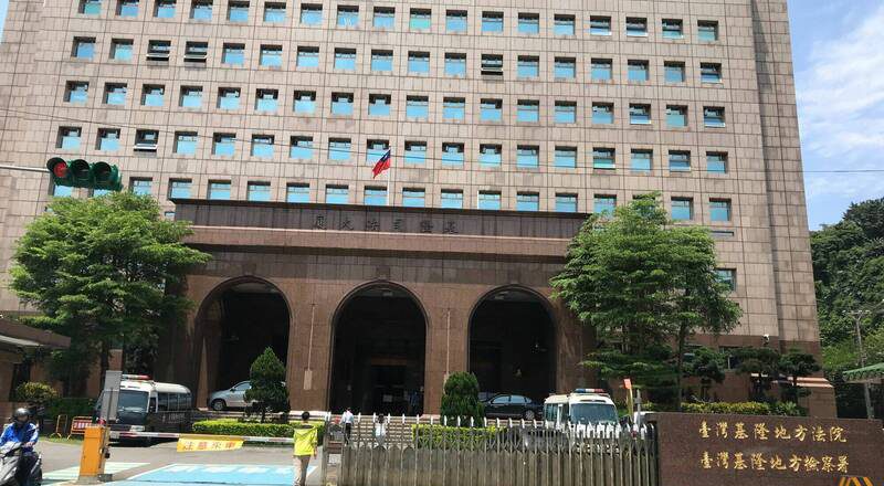 寄養少年不服管教 生輔員激動拉腳拖行還壓製成傷判緩刑