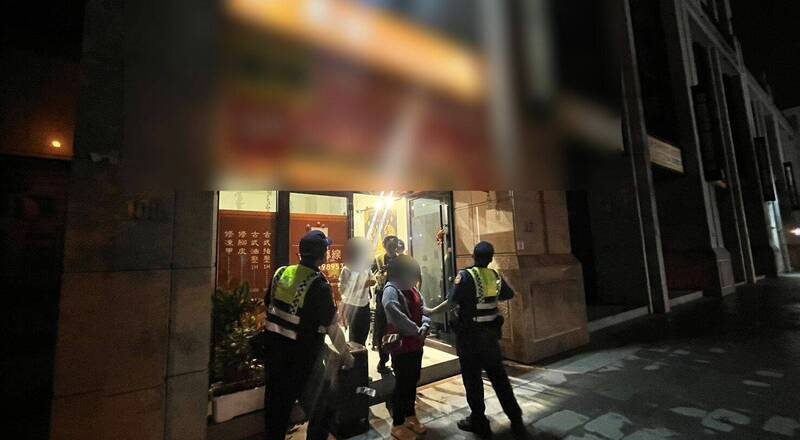 觀光簽證成飯票!養生館打黑工遇臨檢 2泰女裝傻破功