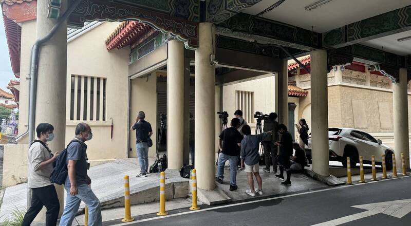 土城兇殺案》檢警相驗遺體 乾爹媽稱惡男應收押