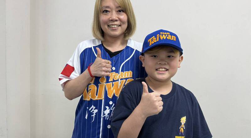 達賴90大壽獻Team Taiwan帽 9歲男童勤練英文賀詞