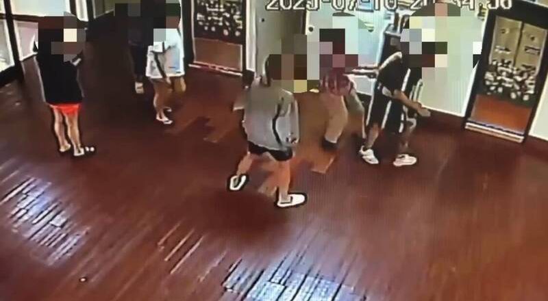 易服勞役男躲大寮圖書館女廁偷拍 3女大生受害