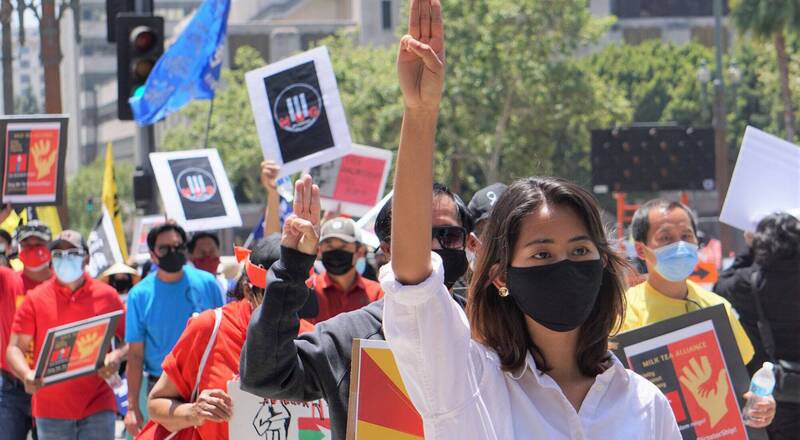 目击者：缅甸中部村庄僧院遭空袭 22平民丧命