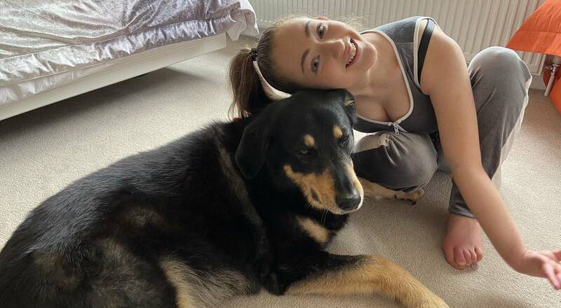 英国TikTok网红被人伪造死亡 呼吁提高对虚假资讯警惕