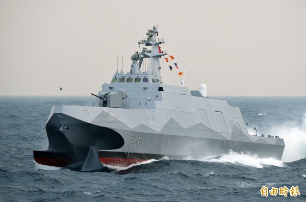 一周二度视察国军  蔡英文 6/4视察海军沱江舰