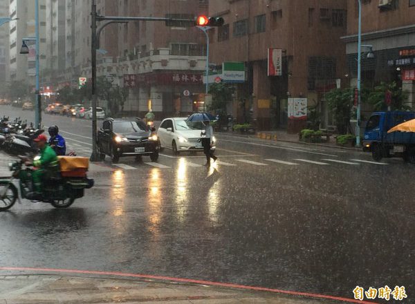 桃园成水乡泽国 日累积雨量前三名都在桃园