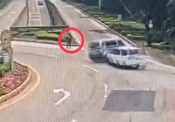 金城鎮公務車遭撞翻 演習交管阿兵哥跳開無恙