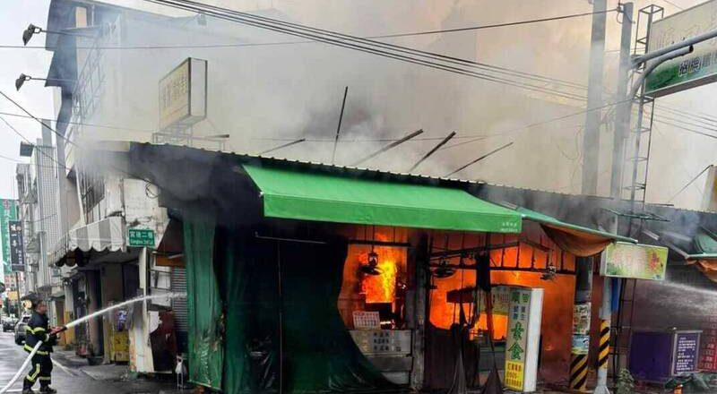 北斗中華路鬧區火警畫面曝 2店面燒毀