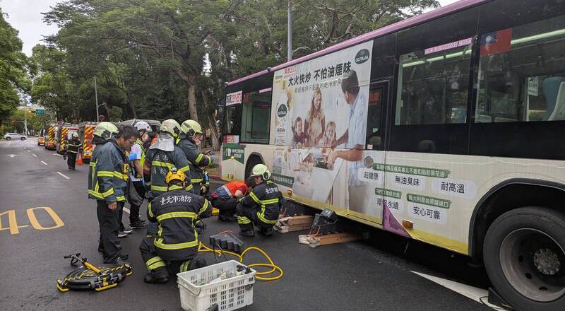總統官邸附近行人遭公車輾斃  死者為部立桃園醫院乳癌權威