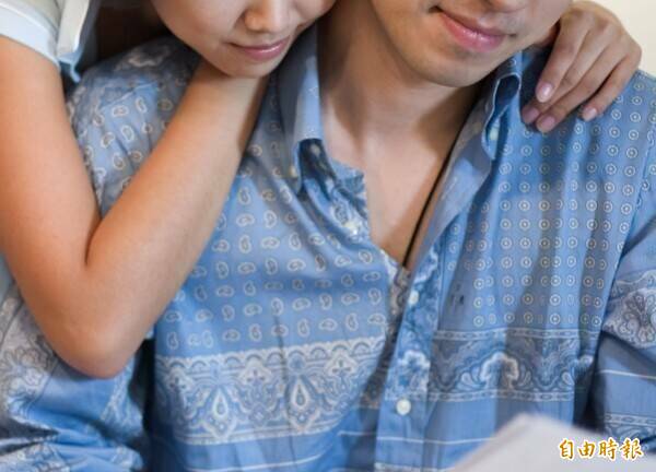 人妻搞外遇還拍婚紗制婚戒  法院判賠人夫20萬