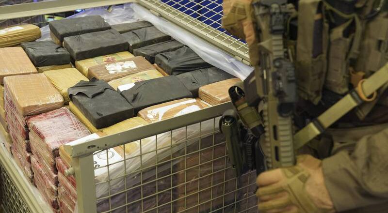 英國阿嬤竟是販毒首腦！全家充當運毒車手 古柯鹼市值達31億元