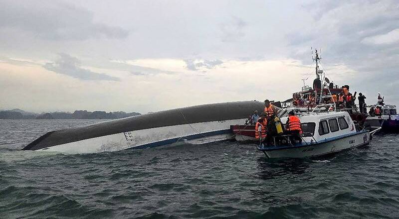 越南下龍灣翻船增至38死！14歲男孩受困船艙4小時被救出