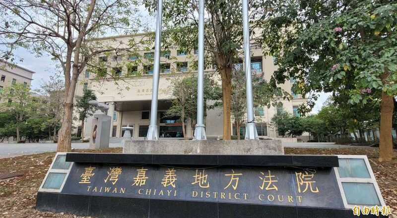 見短裙女彎腰起色心 甫出獄惡男用下體頂女子臀部