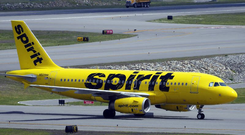 美國少年搭機謊稱「口袋有炸彈」被逮 父母哀號：只是玩笑