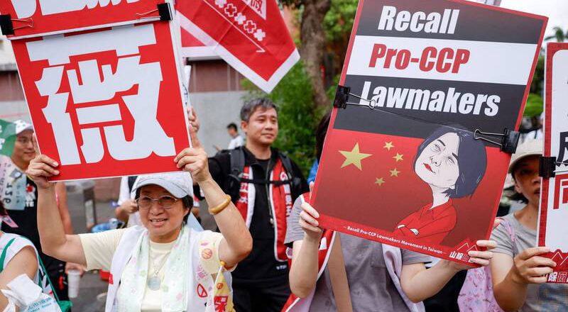 神助攻還是豬隊友？路透：北京高調挺藍營 恐為台灣罷免案幫倒忙