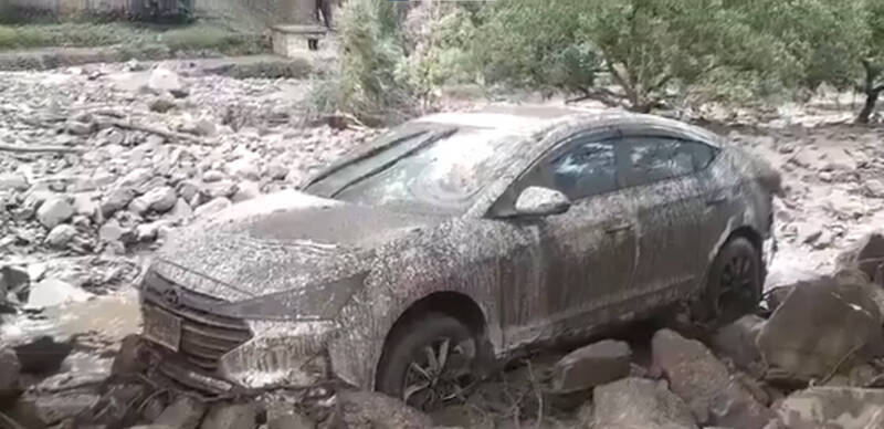 巴基斯坦山崩至少3死15失蹤 多輛汽車遭掩埋