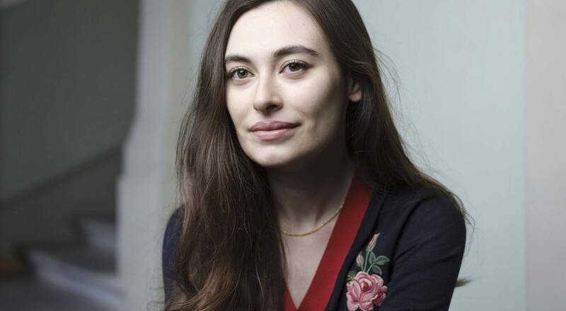 瑞士市議員對聖母子畫像海報開槍 遭檢察官提起訴訟