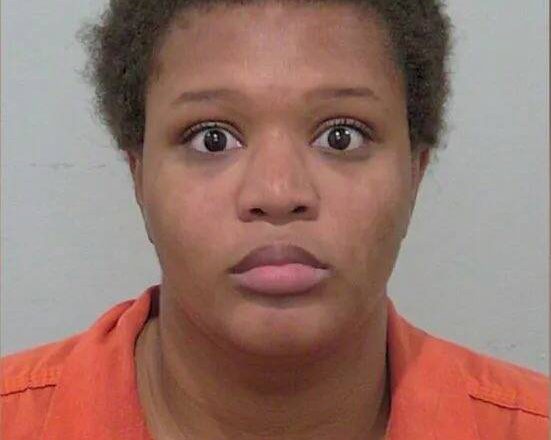 丟2歲女嬰悶熱車內半小時 美國冷血母辯稱「不小心鎖住」