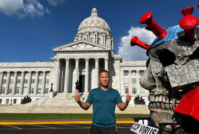 在恐惧中诞生，在抗争中觉醒