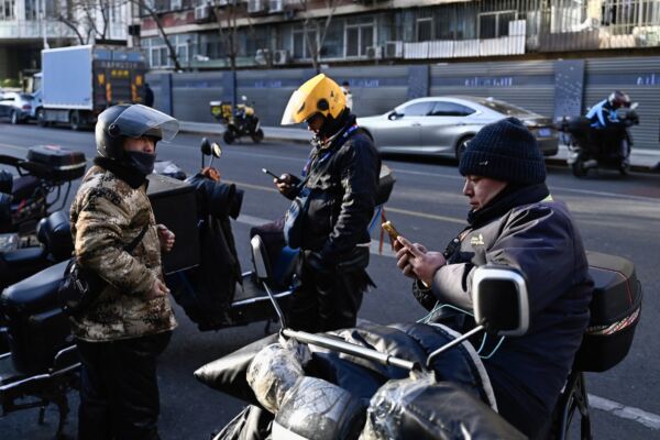 中國外賣補貼戰訂單暴漲  代價卻很慘