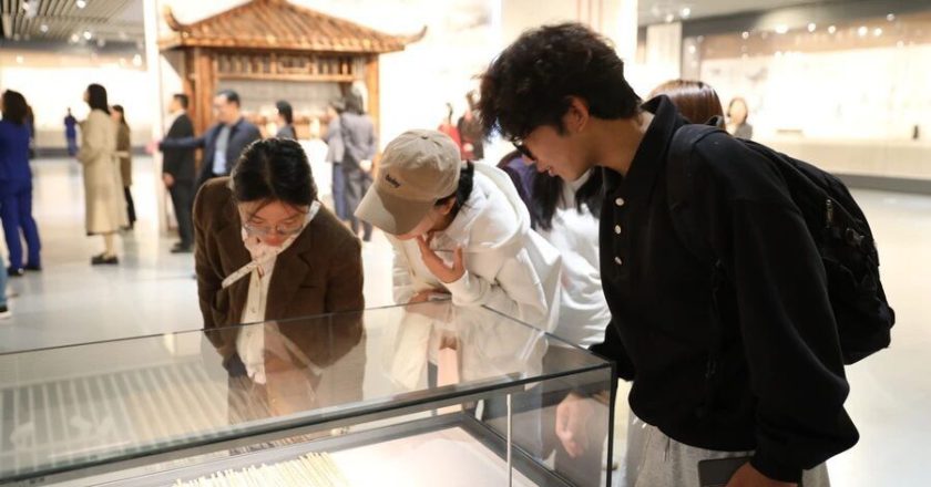 战国竹简最新成果解密！「安大简」发布《楚辞》佚篇