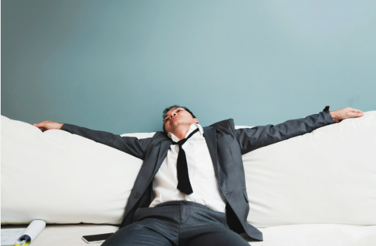 越來越多年輕人，被困在境外賬戶里