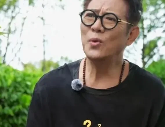 62岁李连杰关掉美颜自证清白 否认为年轻“换心换血”