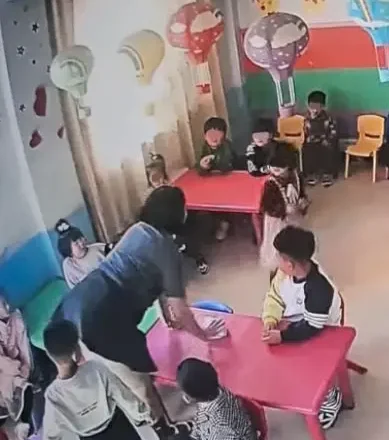 “幼儿园虐童案”庭审细节披露：孩子行为障碍成焦点