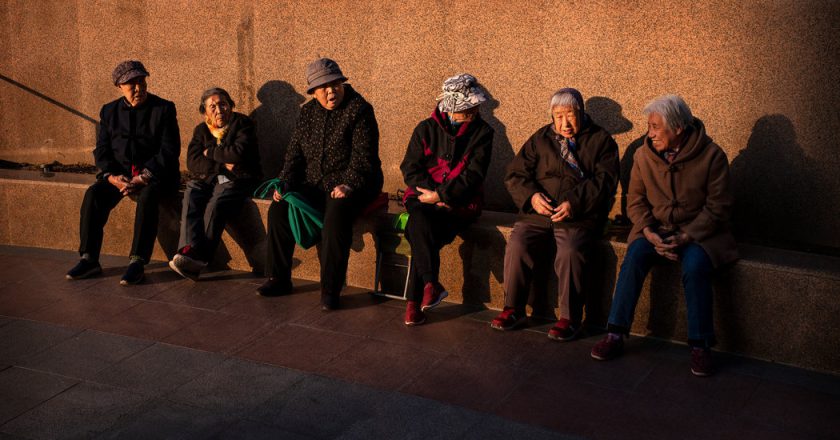 中國出生率斷崖式下滑的根源是什麼？