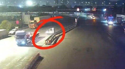 “我爸上高速了!”  杭州男子深夜报警举报