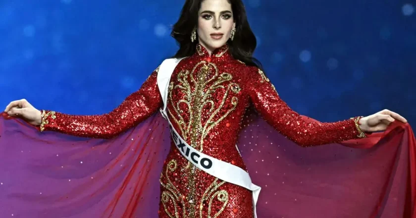 芬兰选美冠军做眯眯眼手势 因歧视中国人被撤头衔！