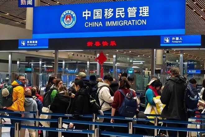 中國突然嚴查整治    華人回國機場被攔