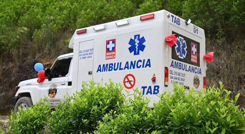 突发惨剧：高中校车坠崖 致17死20伤