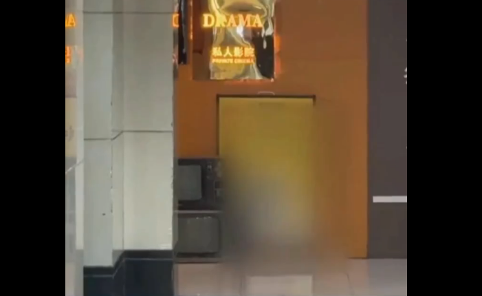 惊了:中国多地电影院竟提供有偿“陪侍”服务