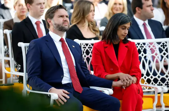 万斯暴怒：攻击我老婆的人 去吃屎吧！