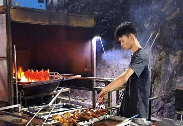 短短几天，16岁烤鸡少年塌房….